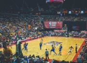 领先优势明显引爆全场！Uzi意外战胜TES，全场沸腾不已