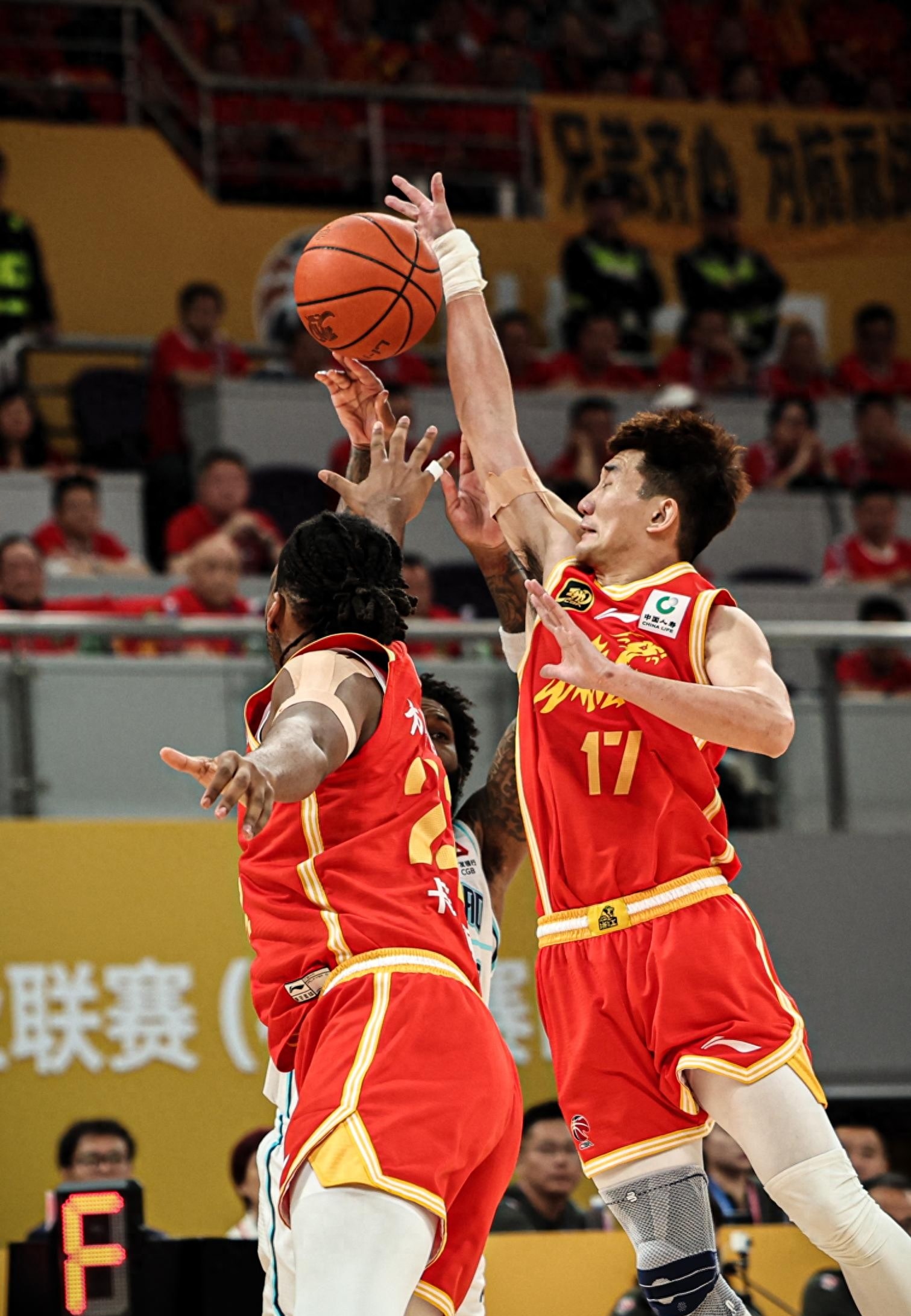 关于CBA季后赛战况：切尔西防线稳固，武汉三镇进攻受阻，德约科维奇成最佳的信息